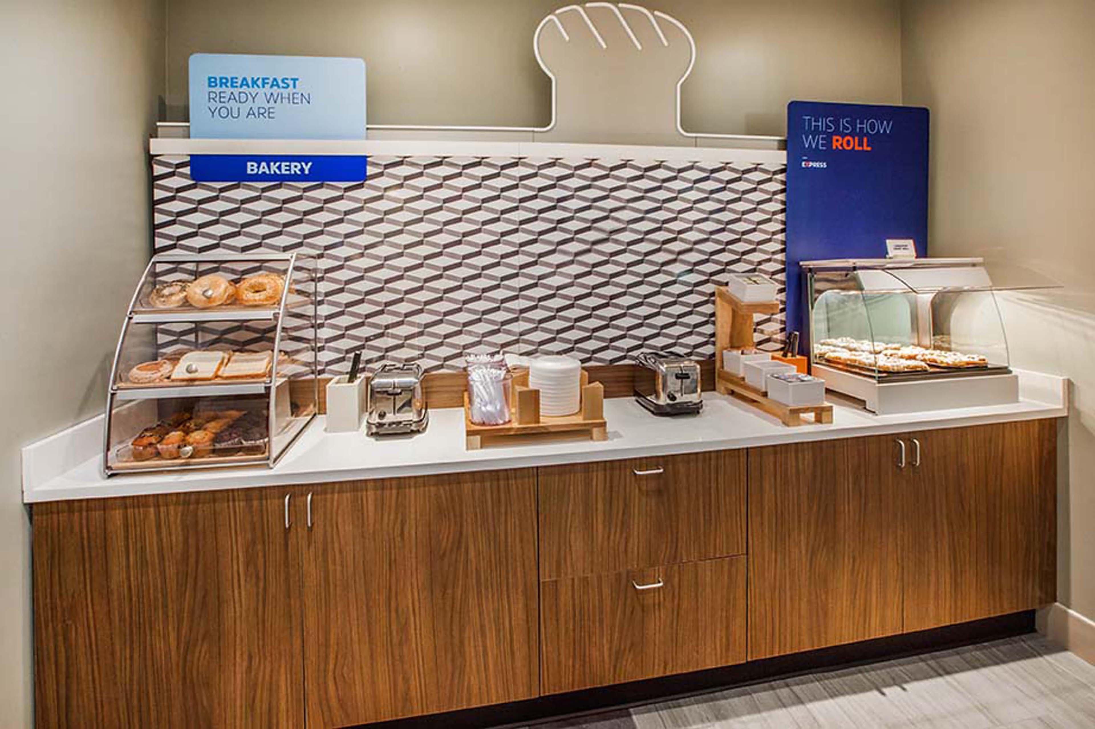 Hotel Express & East - Richardson By Ihg 3*