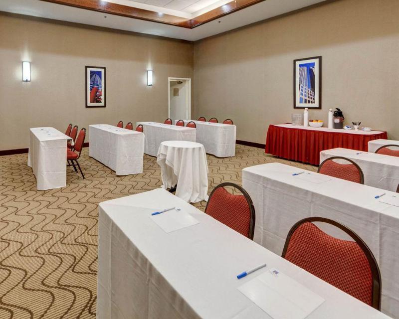 Express & East - Richardson By Ihg Hotel 3*